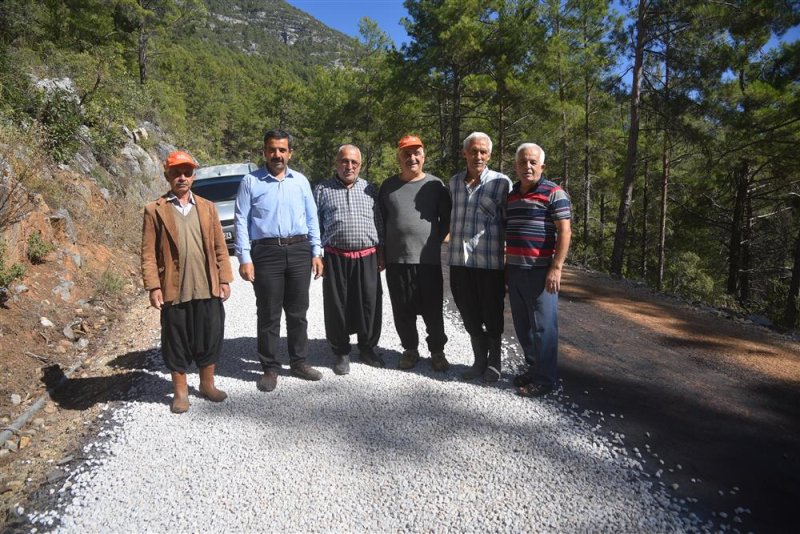 Uğurlu mahallesi’nde 36 yıl sonra gelen yol sevinci