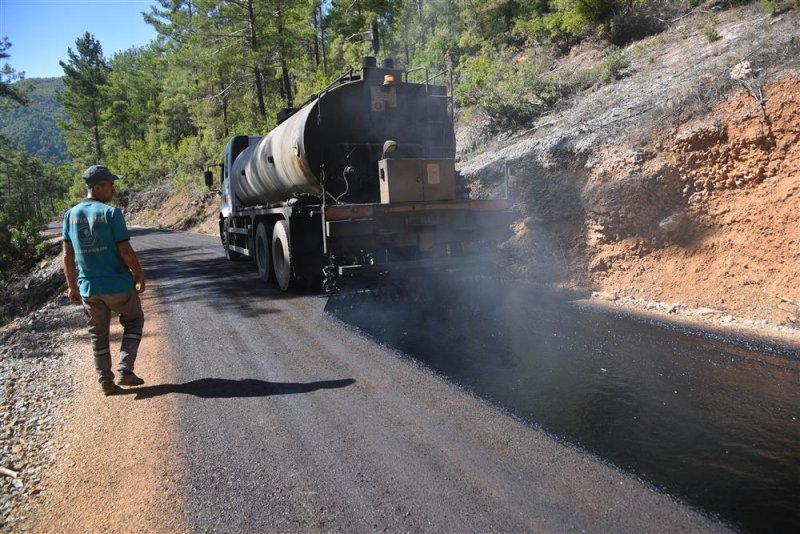 Uğurlu mahallesi’nde 36 yıl sonra gelen yol sevinci