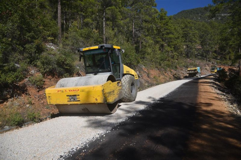 Uğurlu mahallesi’nde 36 yıl sonra gelen yol sevinci