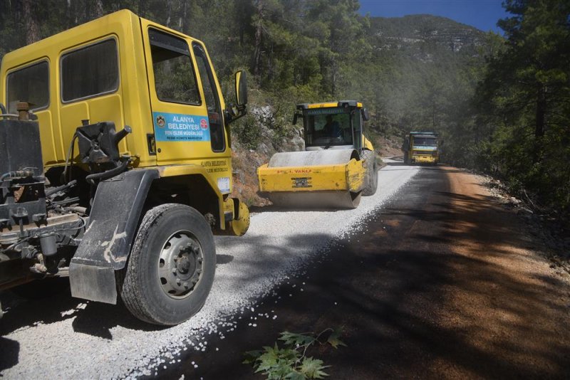 Uğurlu mahallesi’nde 36 yıl sonra gelen yol sevinci