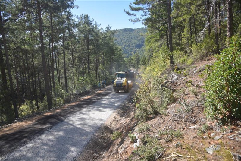 Uğurlu mahallesi’nde 36 yıl sonra gelen yol sevinci