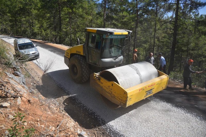 Uğurlu mahallesi’nde 36 yıl sonra gelen yol sevinci