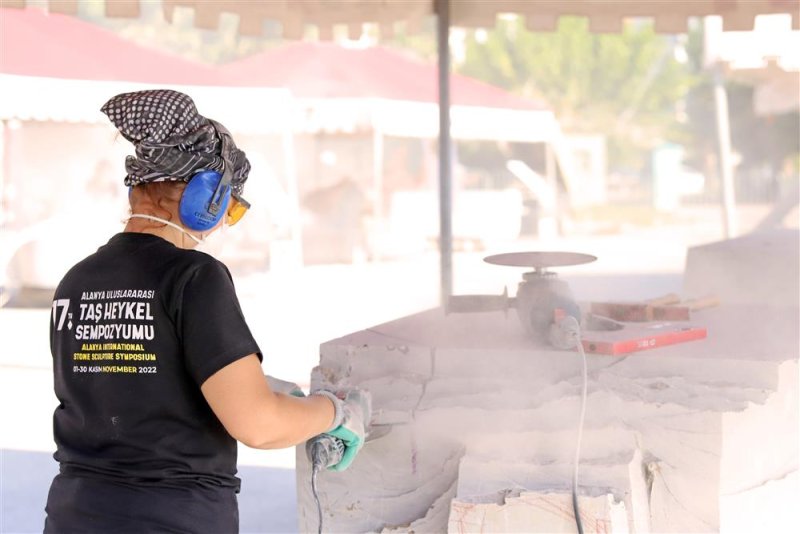 17. alanya uluslararası taş heykel sempozyumu başladı