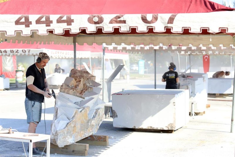 17. alanya uluslararası taş heykel sempozyumu başladı