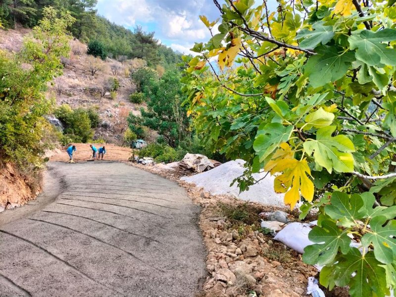 Akçatı mahallesi’nde engelli anne oğulun yol sevinci