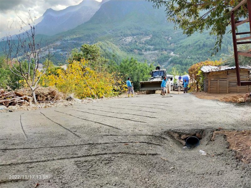 Akçatı mahallesi’nde engelli anne oğulun yol sevinci