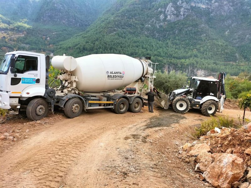 Akçatı mahallesi’nde engelli anne oğulun yol sevinci