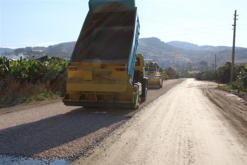 Alanya belediyesi'nin asfalt çalışmaları kargıcak mahallesi’nde devam ediyor