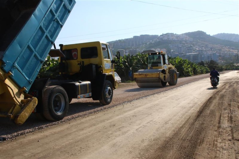 Alanya belediyesi'nin asfalt çalışmaları kargıcak mahallesi’nde devam ediyor