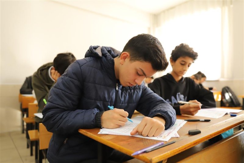 Alanya belediyesi’nin düzenlediği albap sınavında 50 bin öğrenci ter döktü