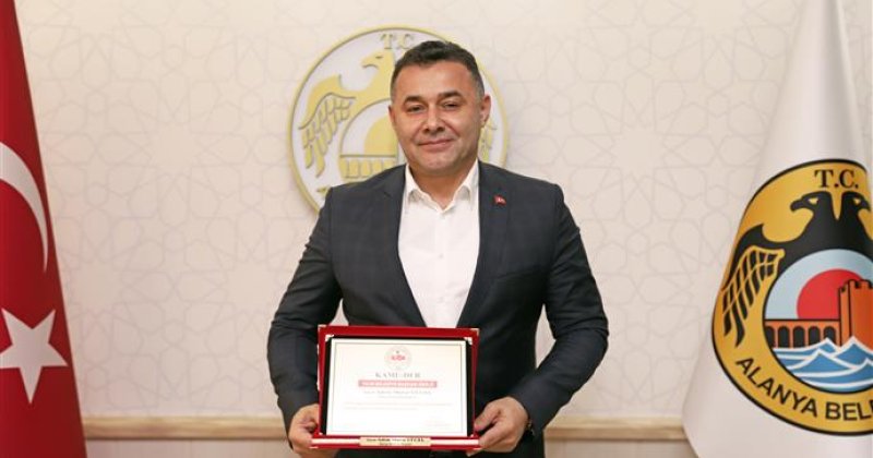 Başkan yücel’e “yılın en başarılı belediye başkanı” ödülü