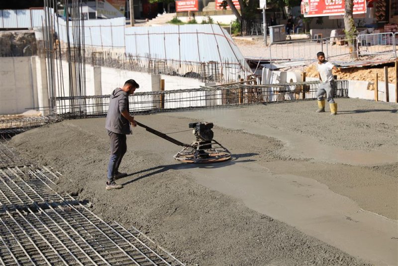 Cuma pazarında çalışmalar tüm hızıyla sürüyor -  başkan yücel çalışmaları yerinde inceledi