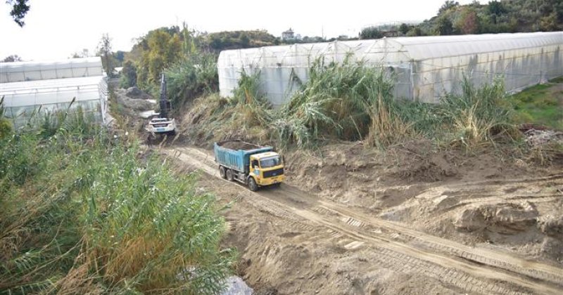 Elikesikte yol payallar’da dere ıslah çalışması devam ediyor