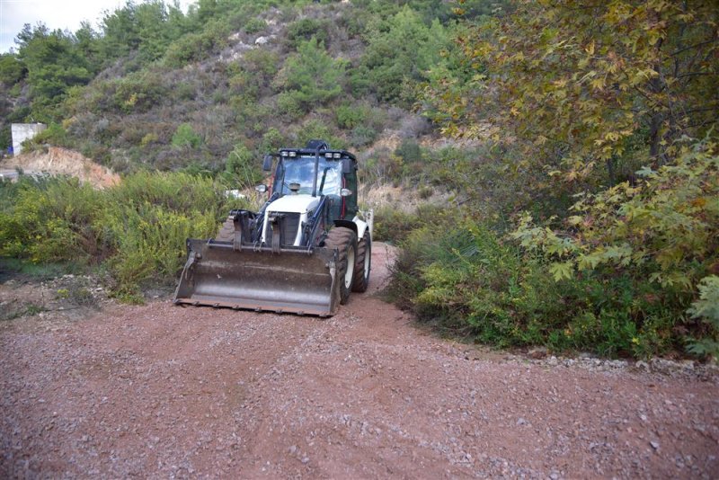 Elikesikte yol payallar’da dere ıslah çalışması devam ediyor