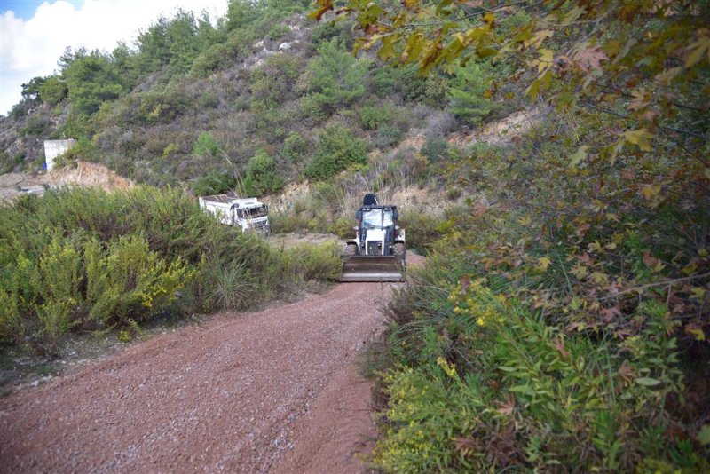 Elikesikte yol payallar’da dere ıslah çalışması devam ediyor