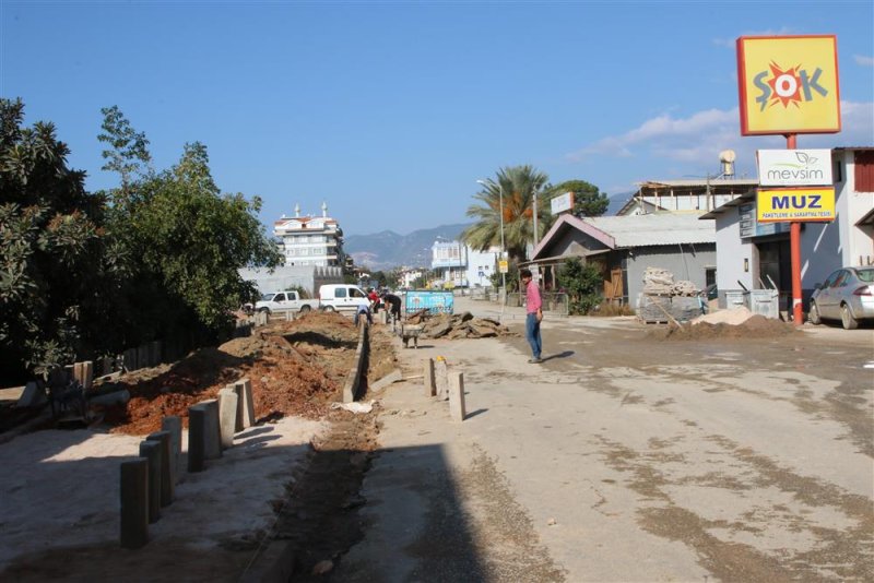 Kestel isa küçülmez caddesinde kaldırım çalışması başlatıldı