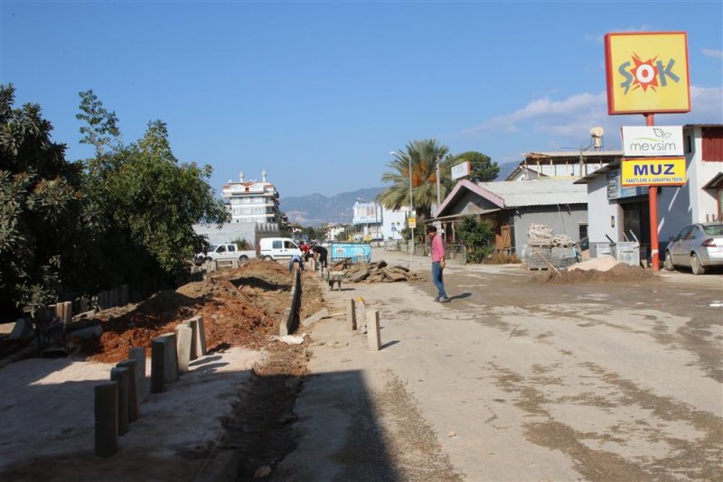 Kestel isa küçülmez caddesinde kaldırım çalışması başlatıldı