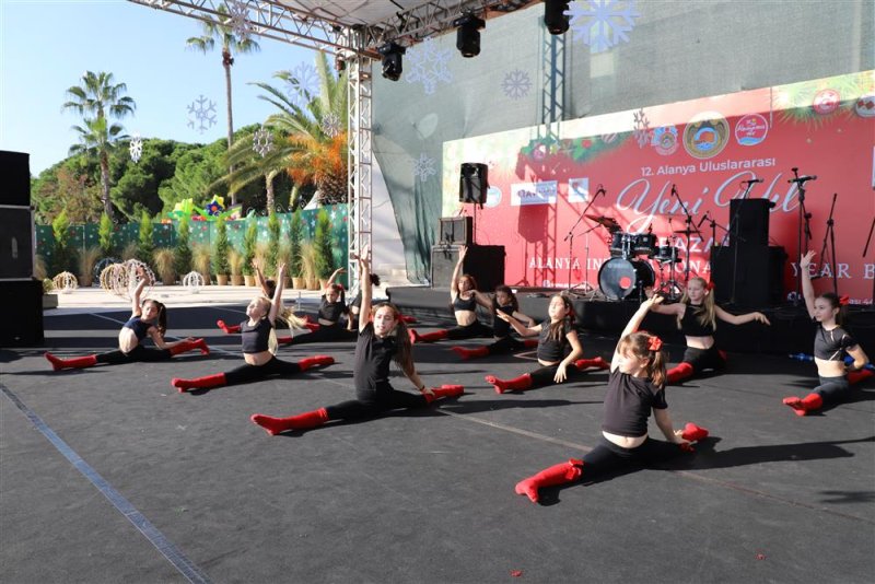 12. alanya uluslararası yeni yıl pazarı rekor katılım ile gerçekleştirildi