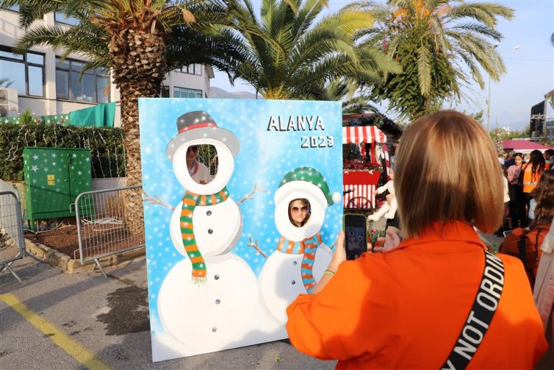12. alanya uluslararası yeni yıl pazarı rekor katılım ile gerçekleştirildi