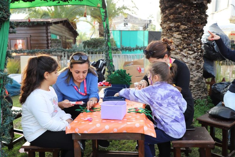 12. alanya uluslararası yeni yıl pazarı rekor katılım ile gerçekleştirildi