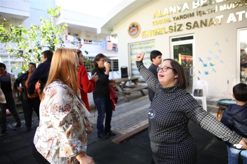 Alanya belediyesi’nden engelli bireyler için yılbaşı etkinliği