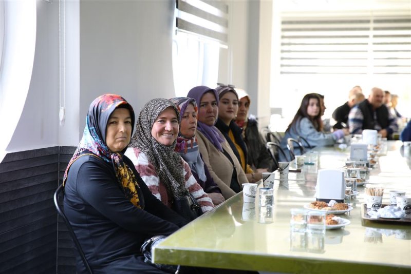Başkan yücel oba kız öğrenci yurdu’nda konaklayan öğrencilerin aileleriyle buluştu