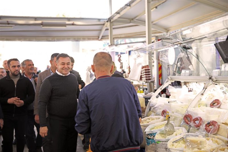 Başkan yücel salı pazarında esnaflarla buluştu