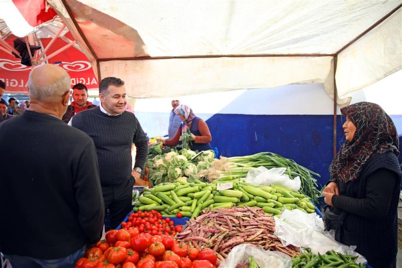 Başkan yücel salı pazarında esnaflarla buluştu