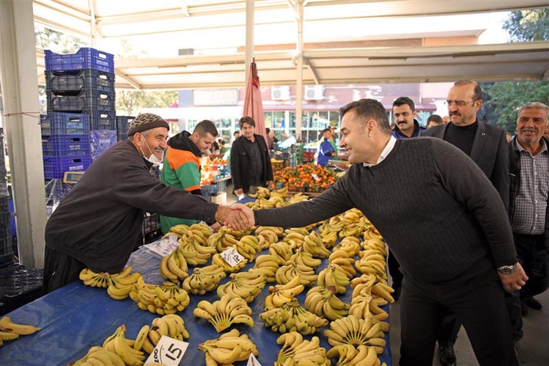 Başkan yücel salı pazarında esnaflarla buluştu