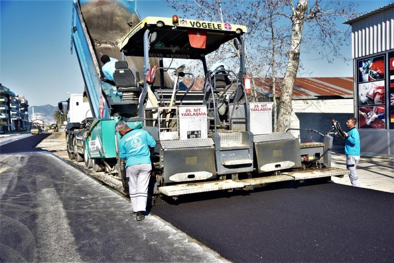 İsa küçülmez caddesi silbaştan yenileniyor asfalt çalışması başladı