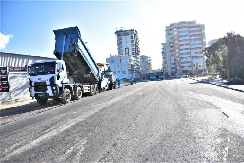 İsa küçülmez caddesi silbaştan yenileniyor asfalt çalışması başladı