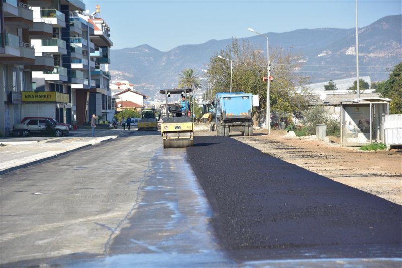 İsa küçülmez caddesi silbaştan yenileniyor asfalt çalışması başladı