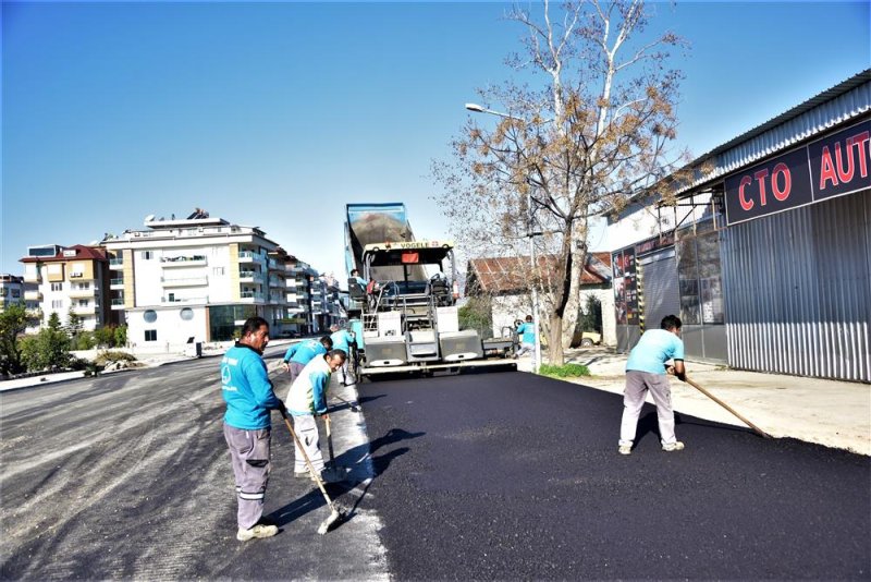 İsa küçülmez caddesi silbaştan yenileniyor asfalt çalışması başladı