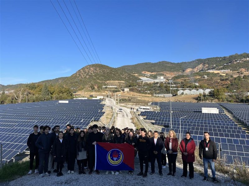 Liseli öğrencilerden alanya belediyesi güneş enerji santraline ziyaret