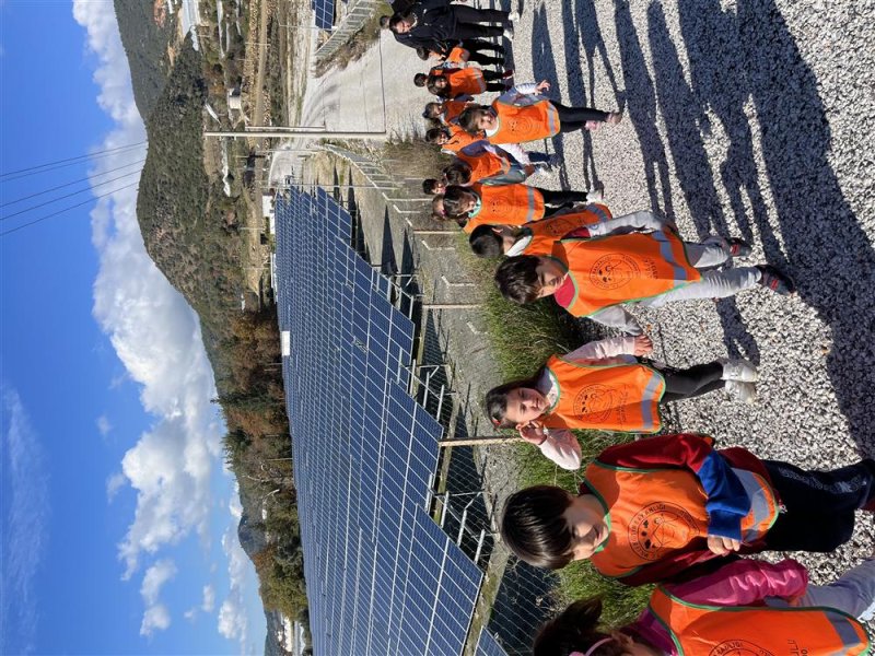 Alanya belediyesi güneş enerji tesisi’ne minik çevrecilerden ziyaret