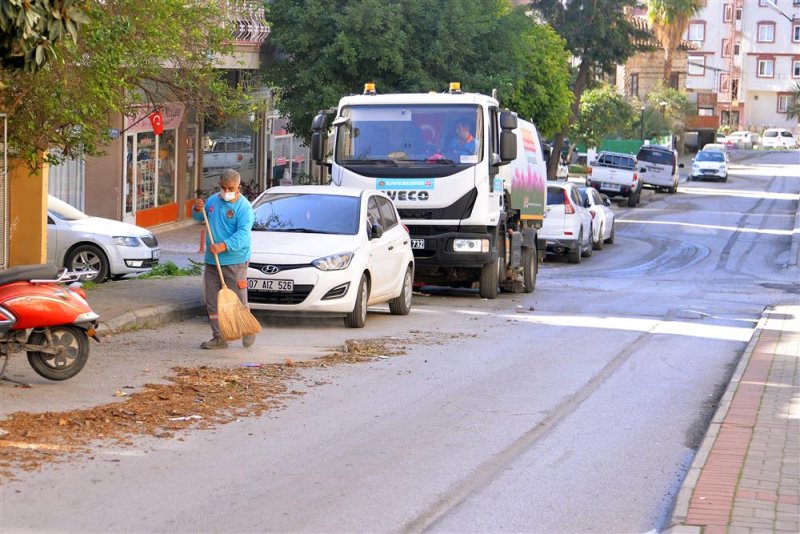 Alanya belediyesi kent temizliğinde 7/24 görevde