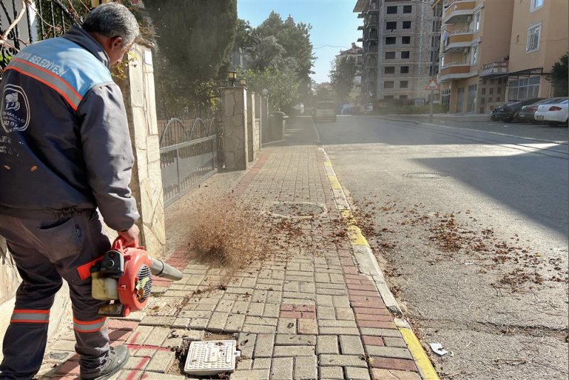 Alanya belediyesi kent temizliğinde 7/24 görevde