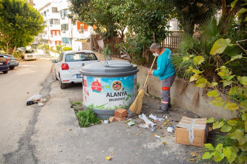 Alanya belediyesi kent temizliğinde 7/24 görevde