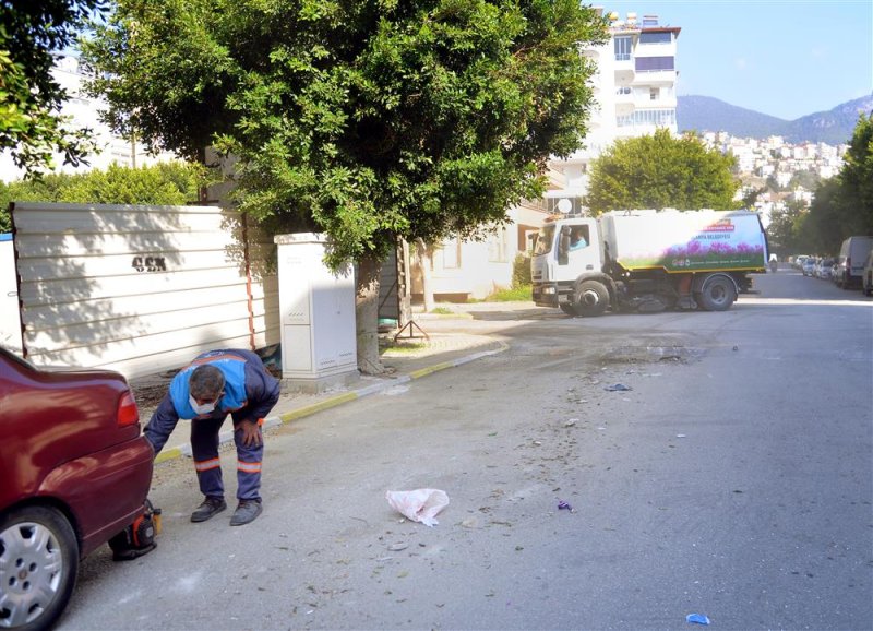 Alanya belediyesi kent temizliğinde 7/24 görevde