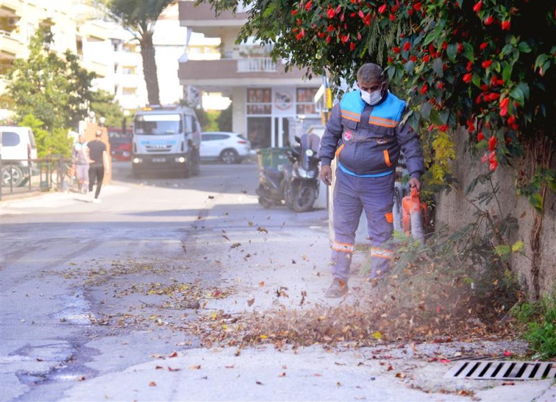 Alanya belediyesi kent temizliğinde 7/24 görevde