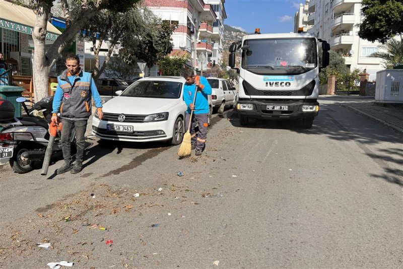 Alanya belediyesi kent temizliğinde 7/24 görevde