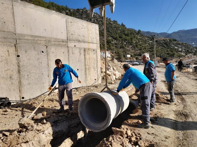 Alanya belediyesi’nden yağışlar öncesi yoğun mesai