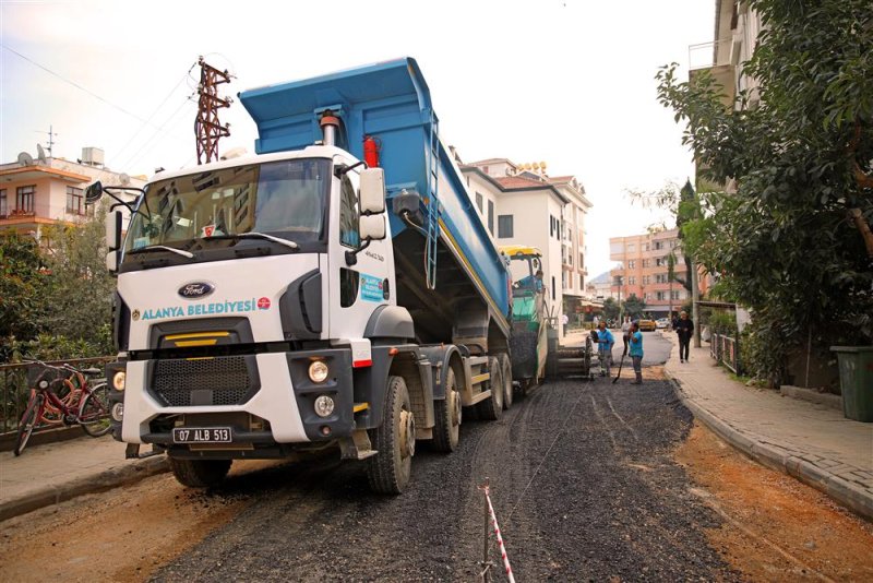 Asfalt yenileme çalışmaları kadıpaşa mahallesi’nde devam ediyor