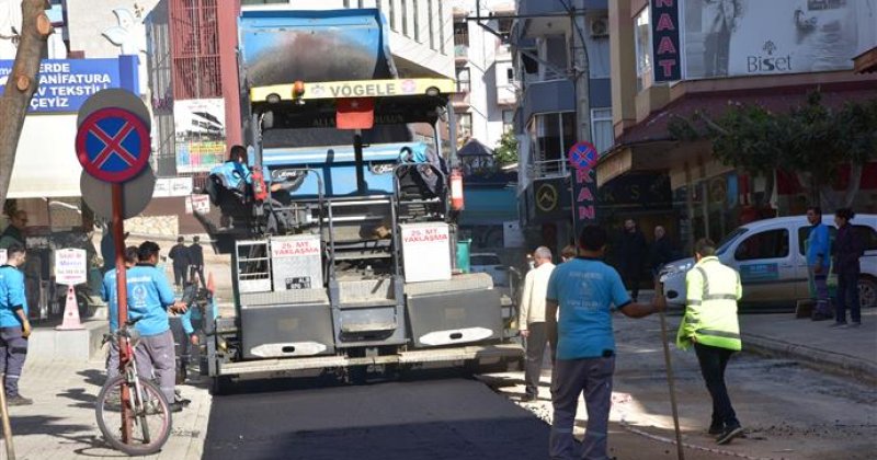 Asfalt yenileme çalışmaları lale sokak’ta devam ediyor