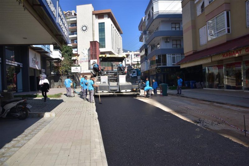 Asfalt yenileme çalışmaları lale sokak’ta devam ediyor