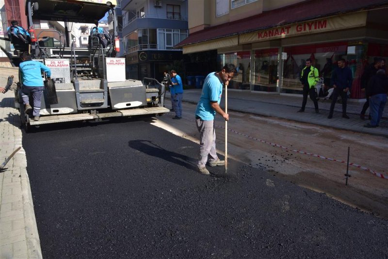 Asfalt yenileme çalışmaları lale sokak’ta devam ediyor