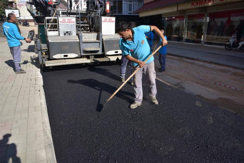 Asfalt yenileme çalışmaları lale sokak’ta devam ediyor