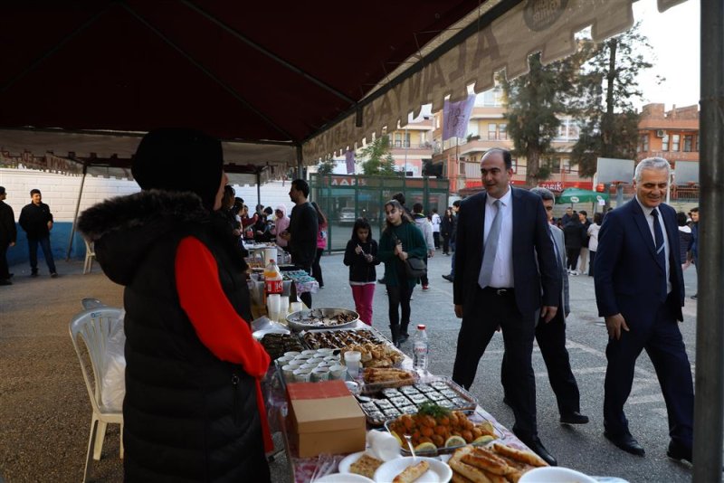 Başkan yardımcısı alaettinoğlu öğrencilerin karne heyecanına ortak oldu