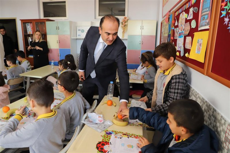 Başkan yardımcısı alaettinoğlu öğrencilerin karne heyecanına ortak oldu