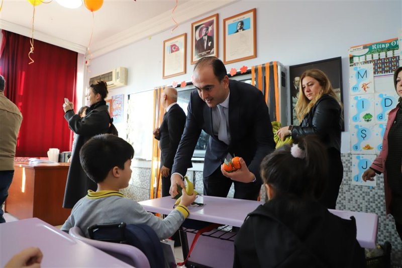 Başkan yardımcısı alaettinoğlu öğrencilerin karne heyecanına ortak oldu